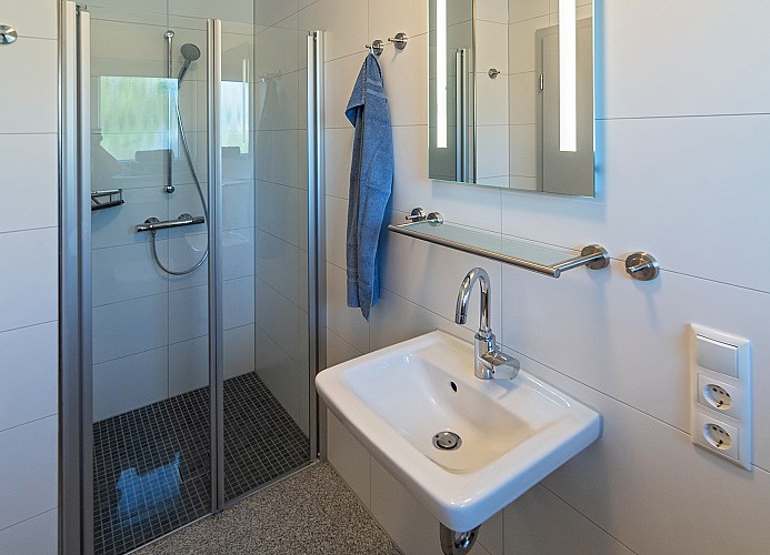 Atika - Bad/WC 1 (UG)